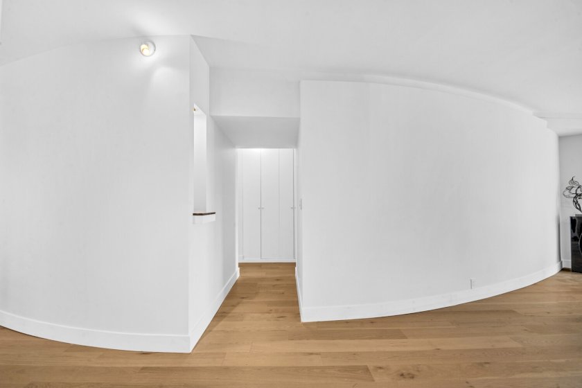 wide photo